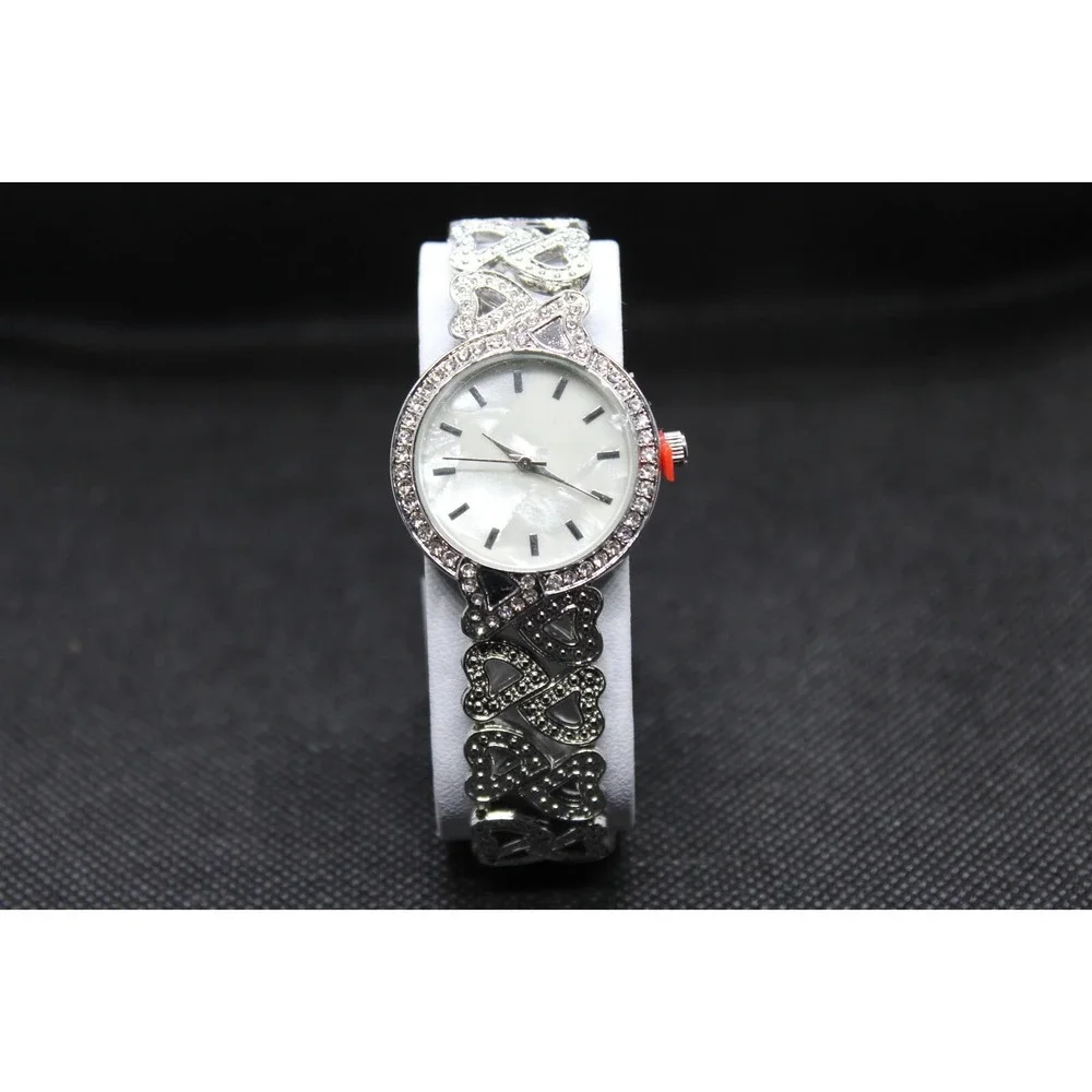 CHARTER CLUB WOMAN'S WATCH SILVER COLOR NEW WITH TAGS & BOX GREAT VALUE